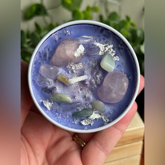 Pretty Little Thing Crystal Candle 🔮 - Picture 4 of 4